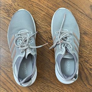 Adidas women’s Sneakers Barely Used 8.5